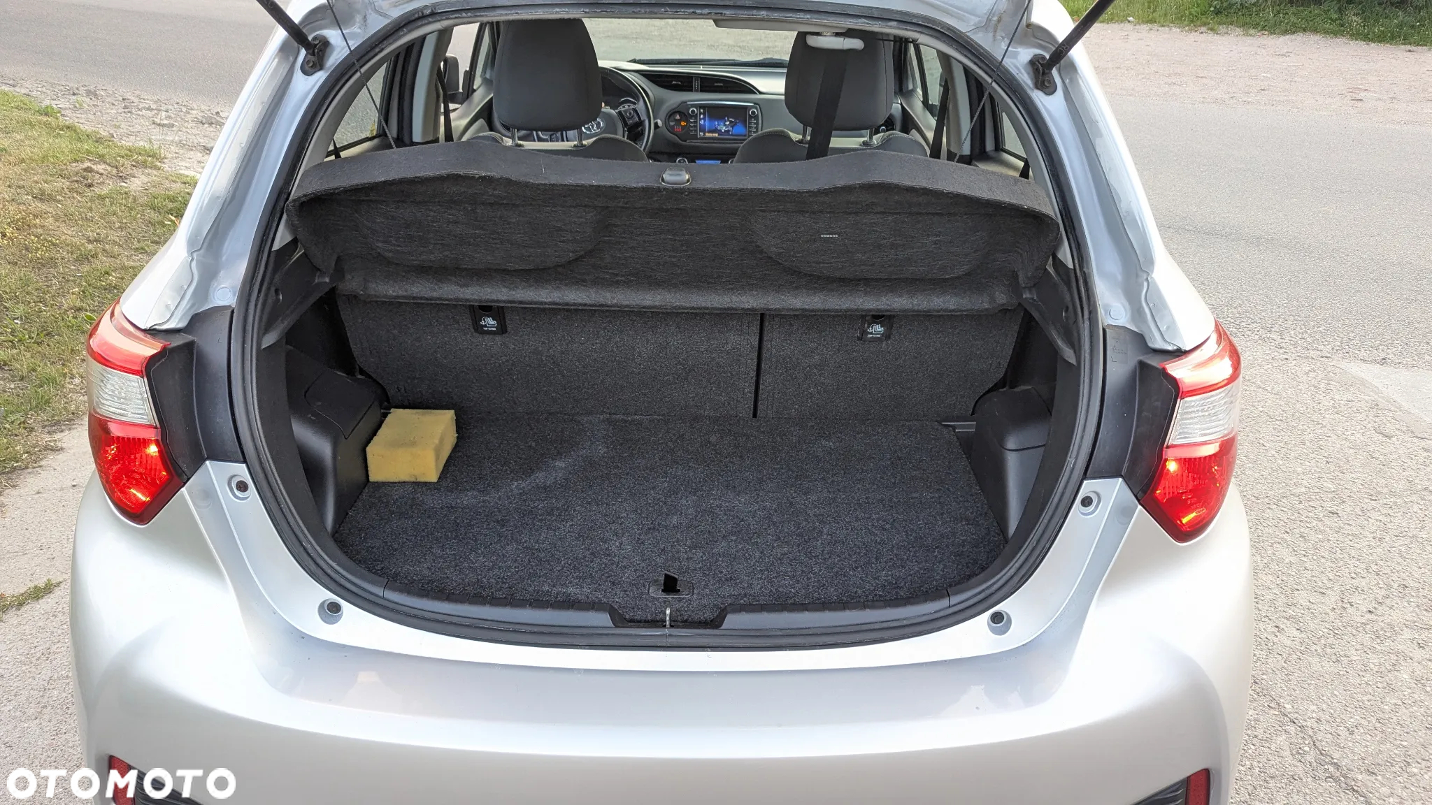 Toyota Yaris Hybrid 100 Dynamic - 20