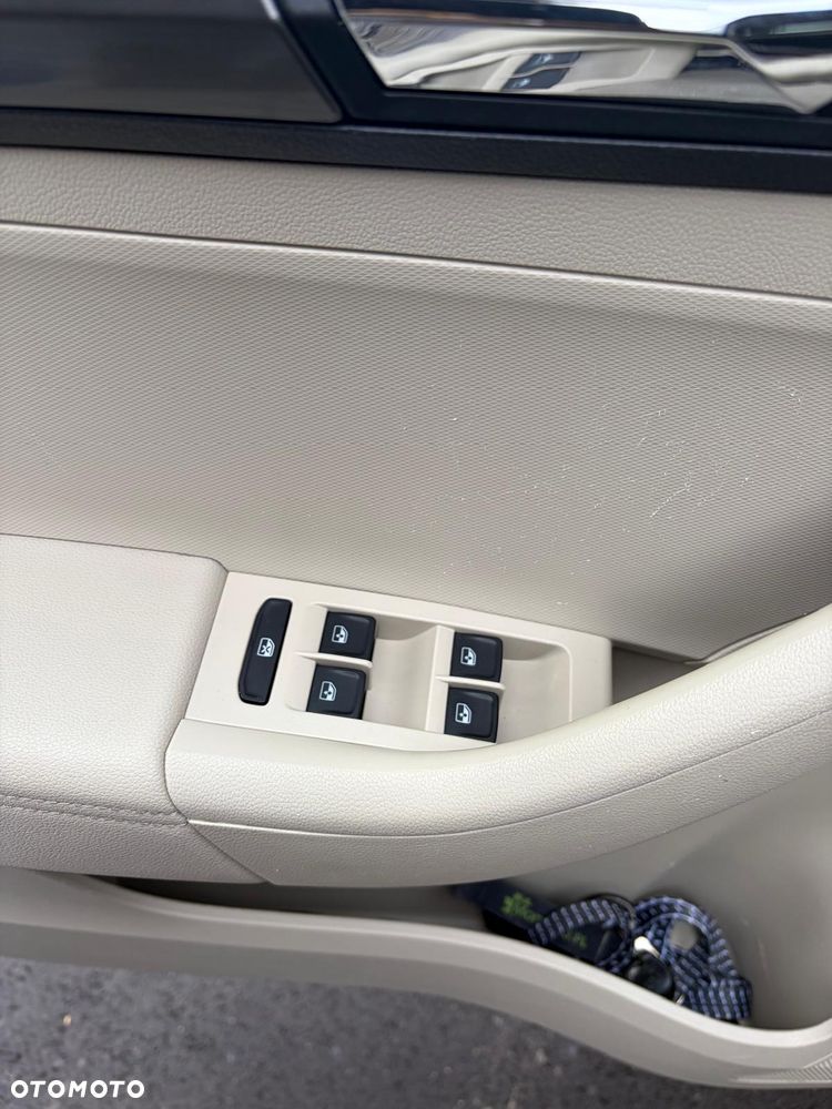 Skoda RAPID 1.0 TSI Style DSG - 16