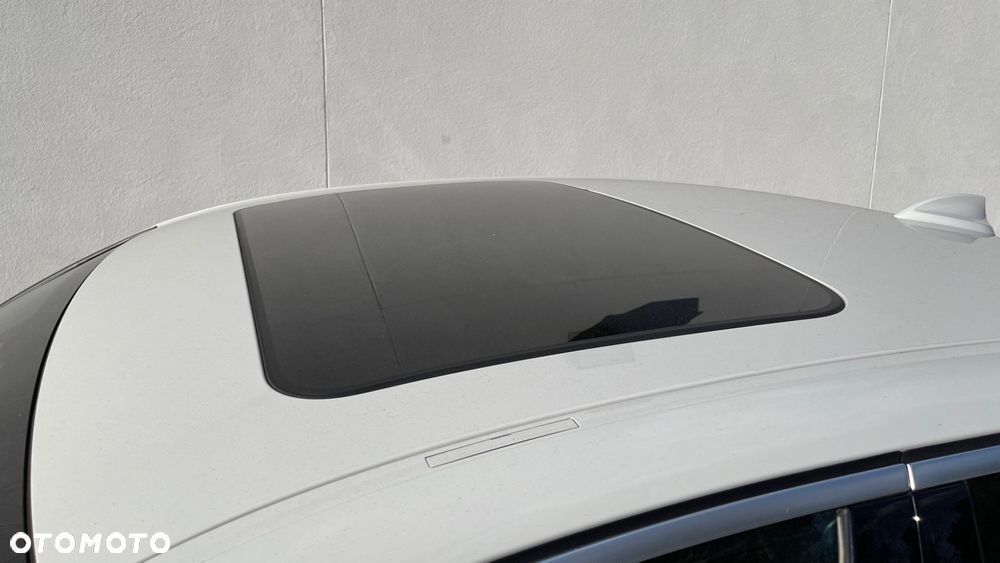 BMW Seria 3 330i Luxury Line - 9