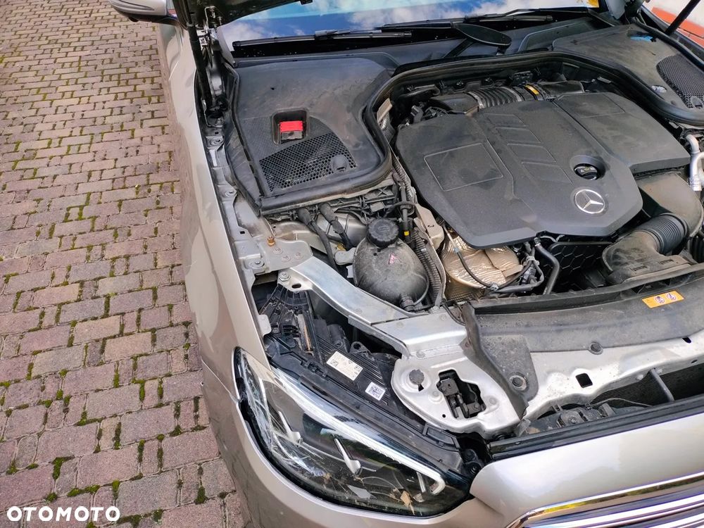 Mercedes-Benz Klasa E 220 d 4-Matic Exclusive - 24