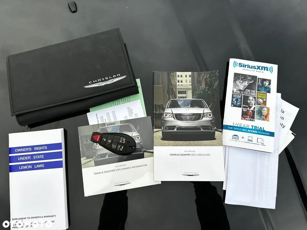 Chrysler Town & Country - 40