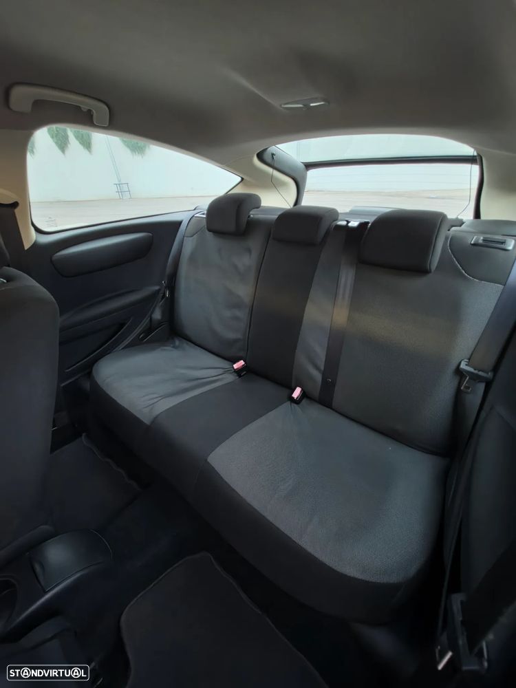 Citroën C4 1.6 HDi VTR - 16