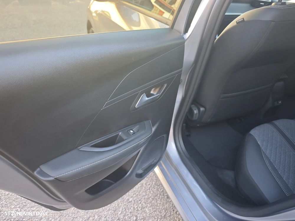 Peugeot e-208 Allure - 35