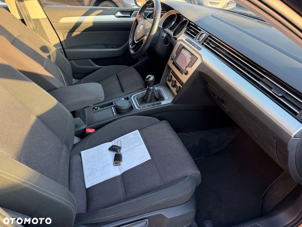 Volkswagen Passat 2.0 TDI (BlueMotion Technology) Comfortline - 12
