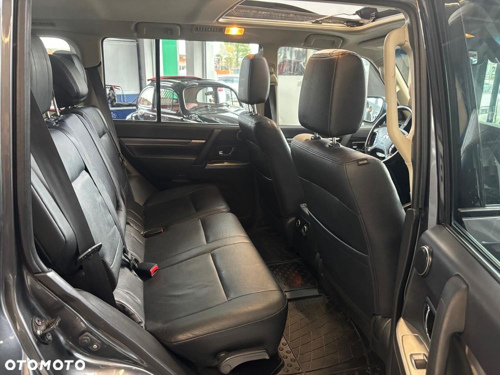 Mitsubishi Pajero - 26