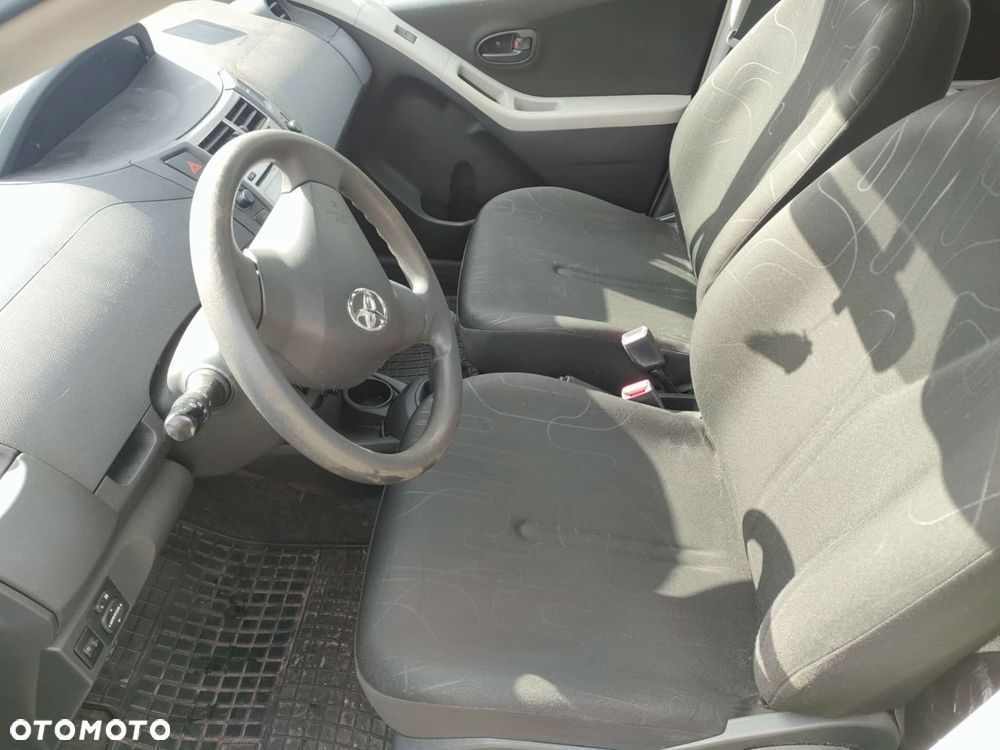 Toyota Yaris 1.0 Terra - 4