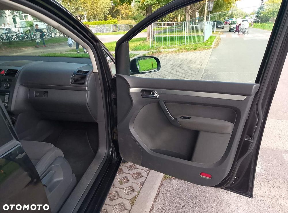 Volkswagen Touran - 8