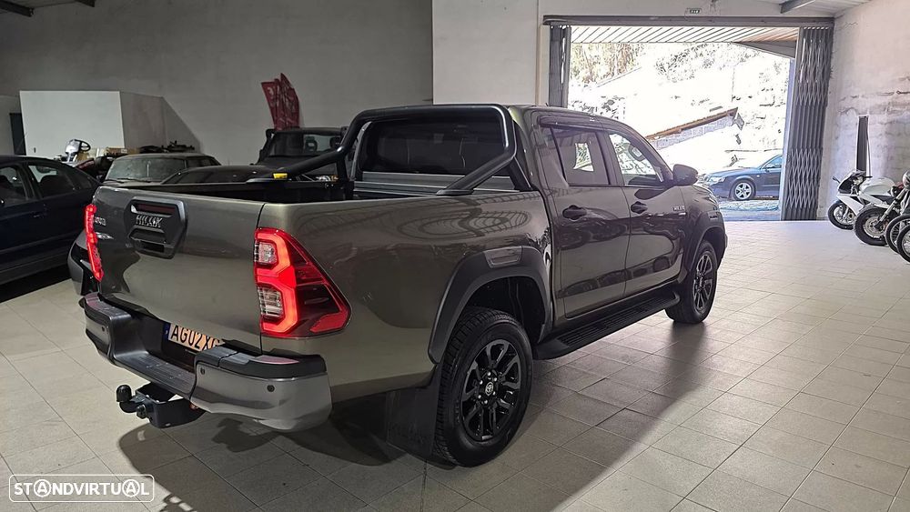 Toyota Hilux 2.8 D-4D 4WD GR Sport II - 11