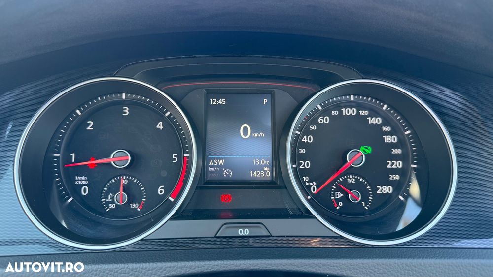 Volkswagen Golf - 22