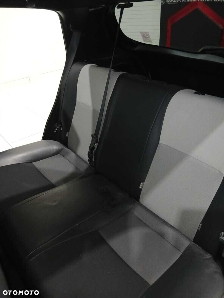 Toyota Yaris - 33
