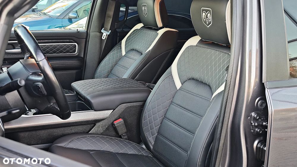 RAM 1500 5.7 Crew Cab Longbed Laramie Black - 17