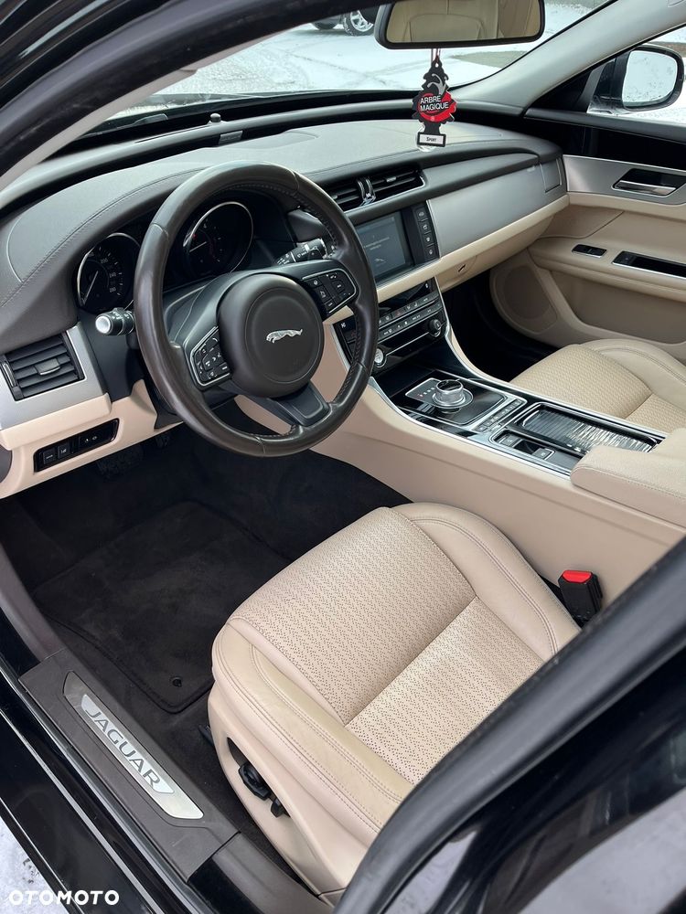 Jaguar XF 20d Prestige - 8