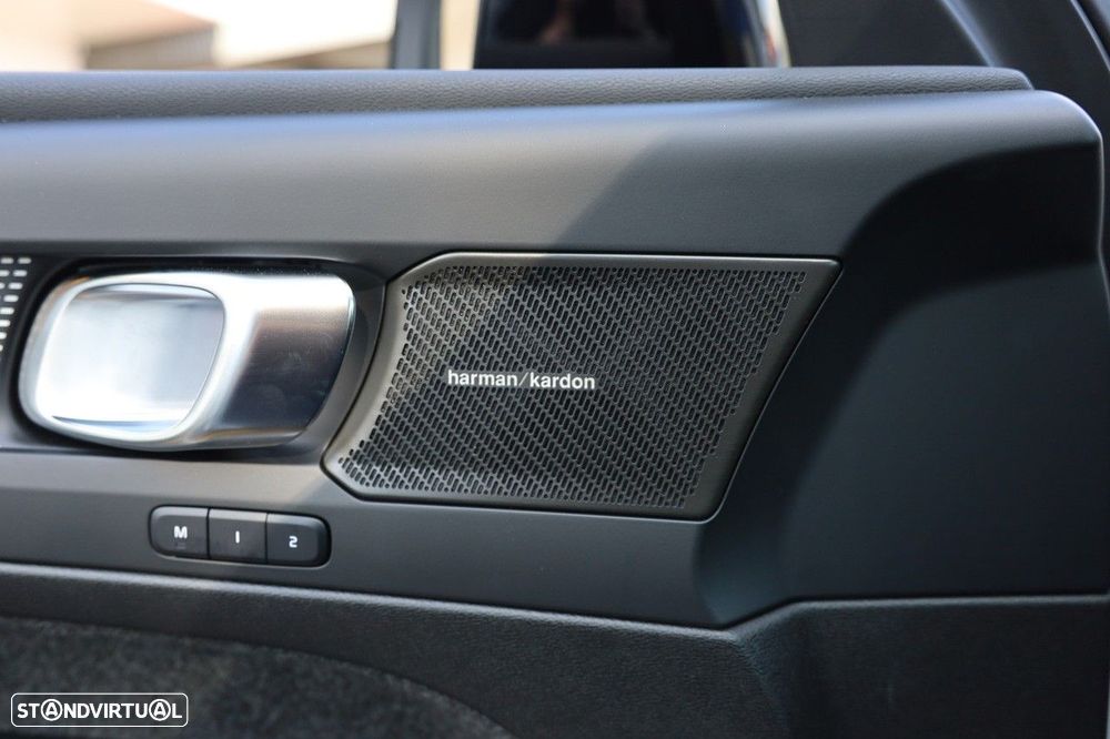 Volvo XC 40 2.0 B3 Plus Dark - 16