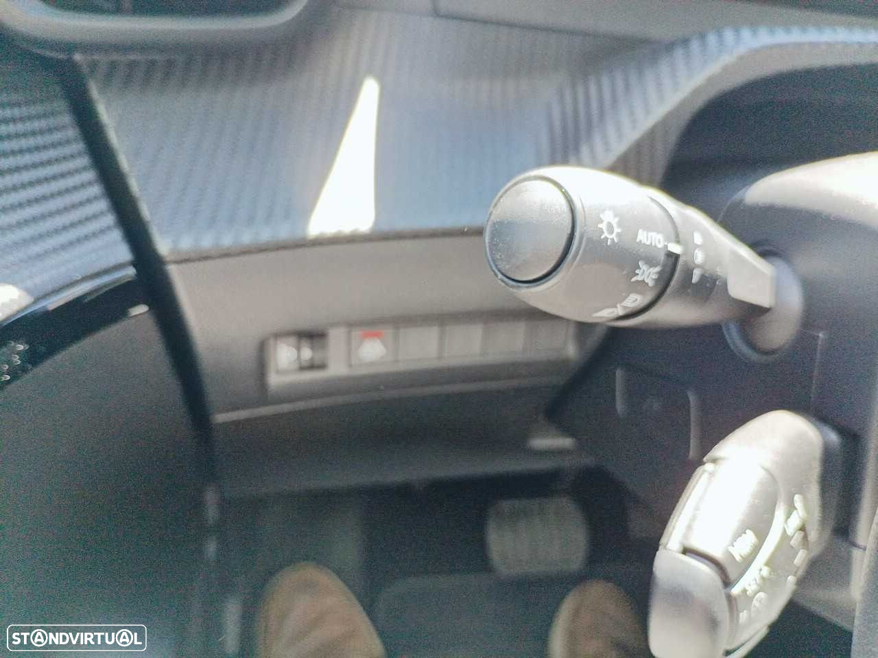 Peugeot e-208 - 13