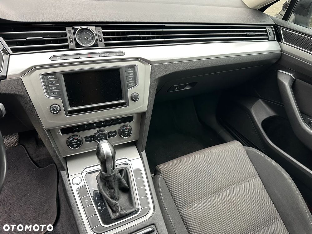 Volkswagen Passat - 14