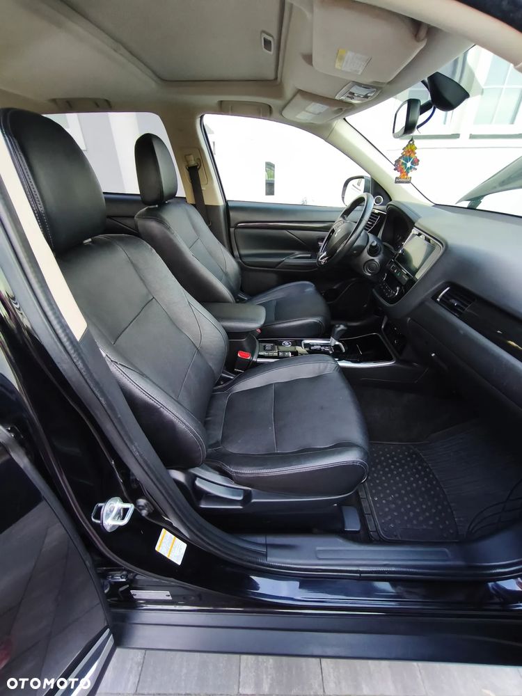Mitsubishi Outlander - 10