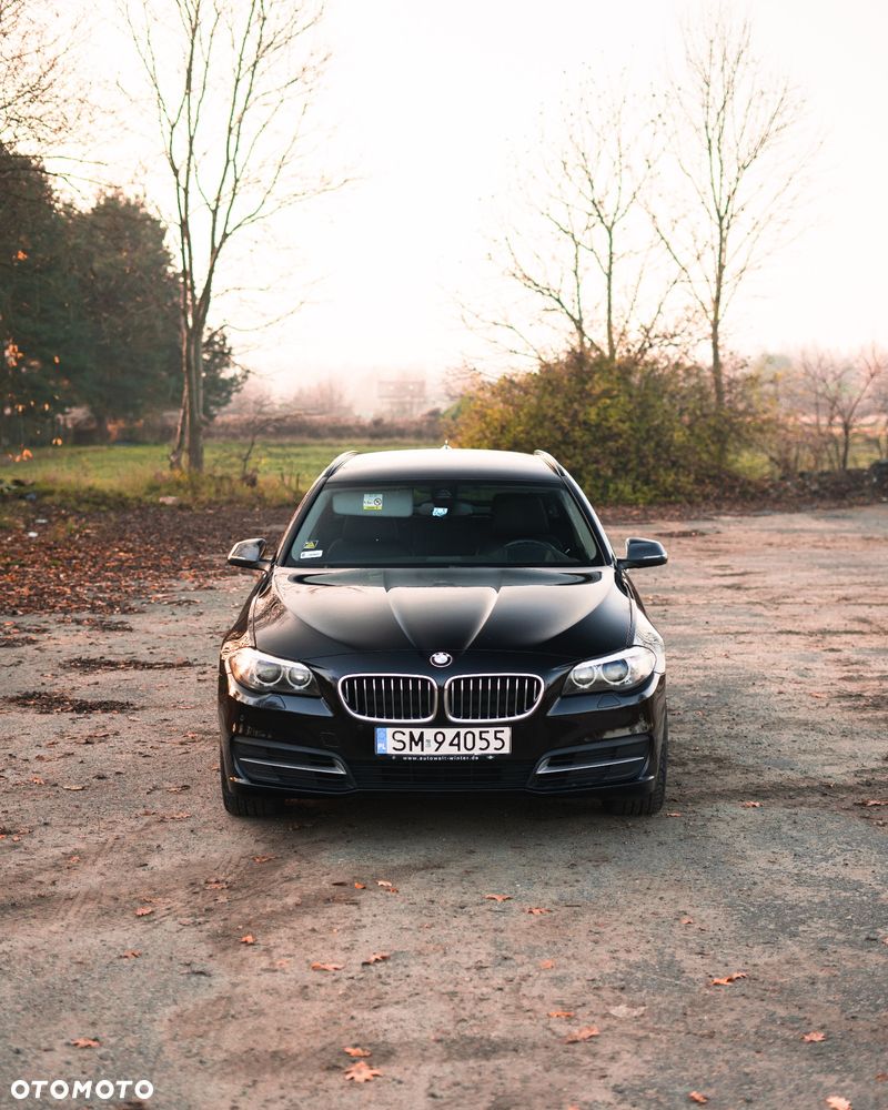 BMW Seria 5 525d xDrive - 12