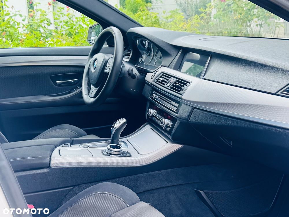 BMW Seria 5 530d xDrive - 31