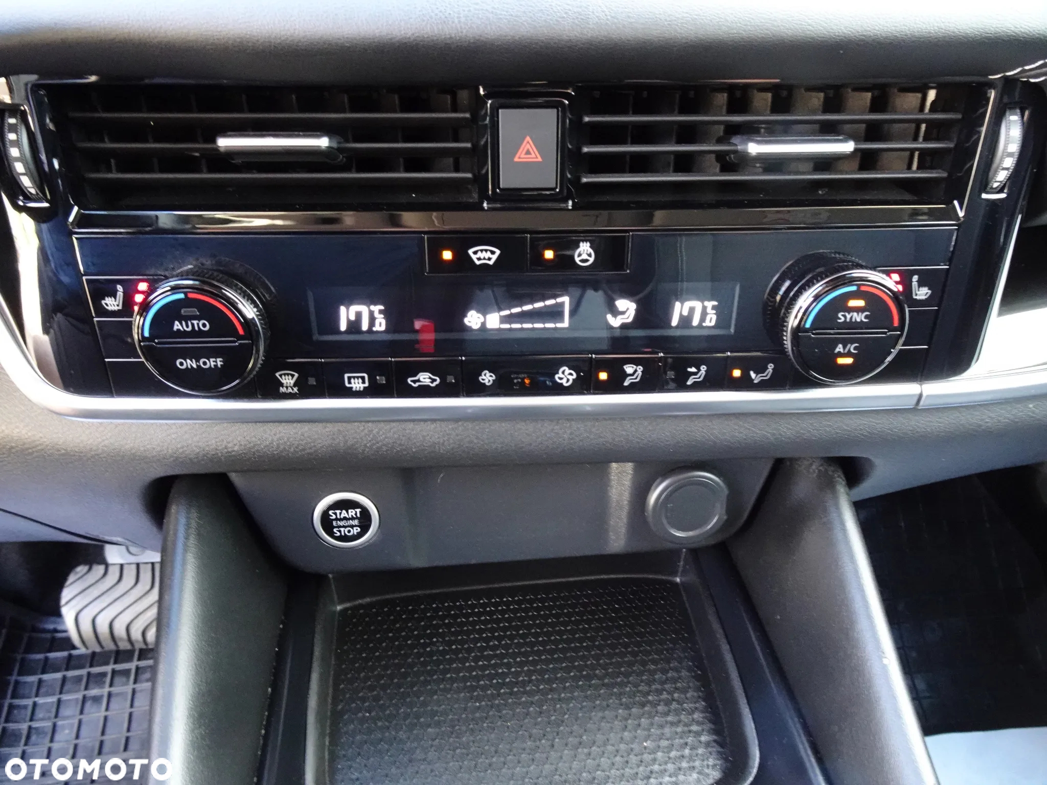 Nissan Qashqai 1.3 DIG-T N-Connecta DCT - 35