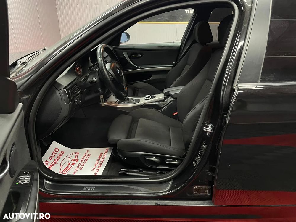 BMW Seria 3 318i Touring Aut. - 11
