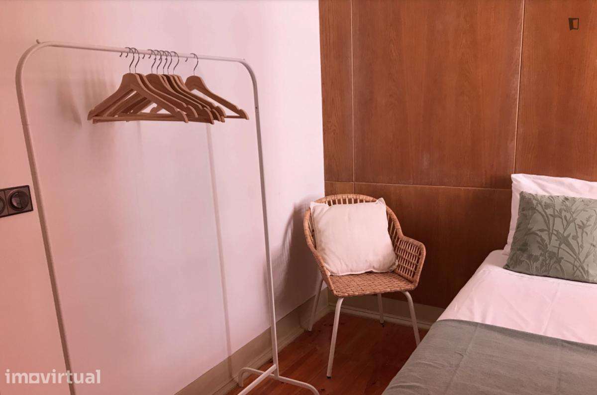 Quarto - localizado em Alameda Lisbon - Grande imagem: 2/12