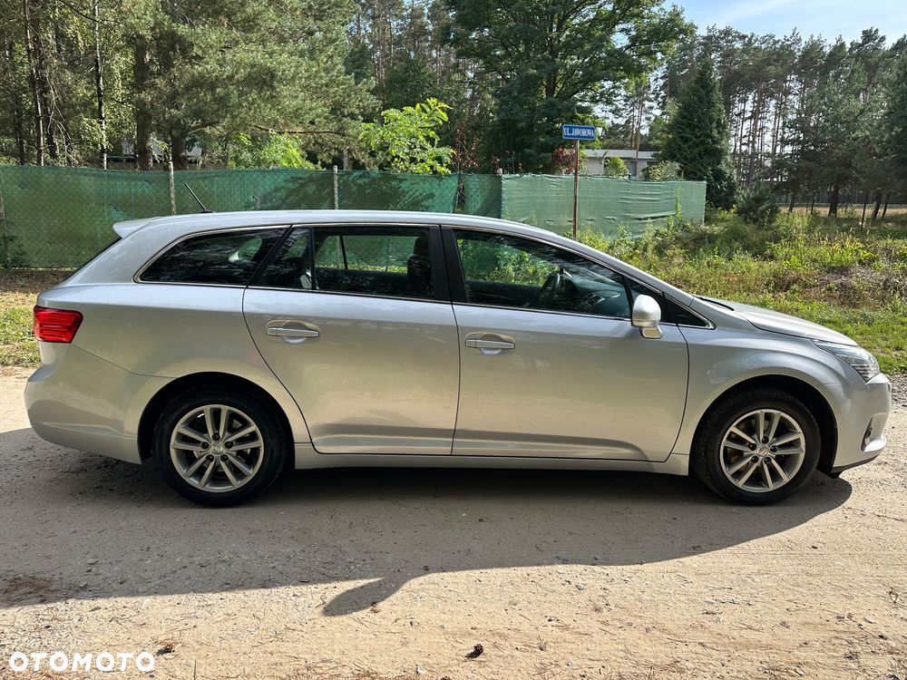 Toyota Avensis 1.8 Executive - 9
