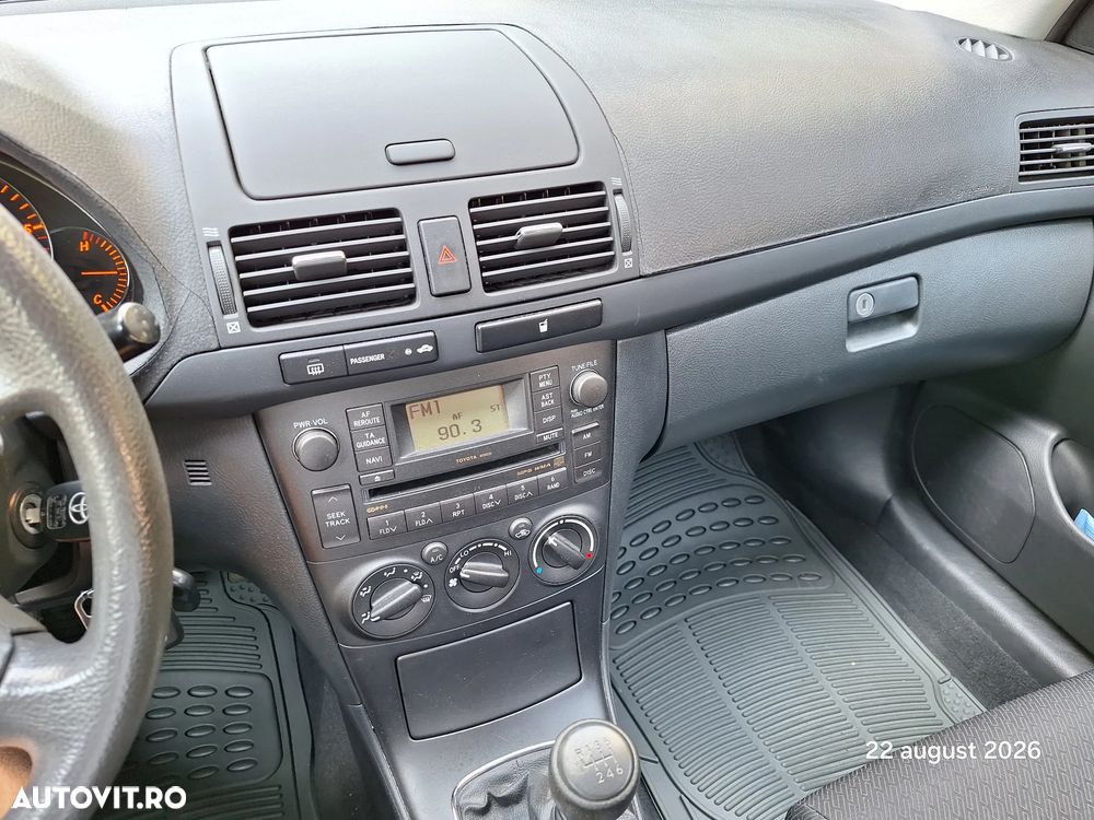 Toyota Avensis 2.0 D-4D Sedan Terra - 6