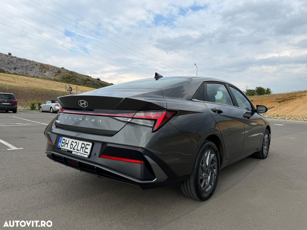 Hyundai Elantra 1.6 l 123 CP CVT Highway - 25