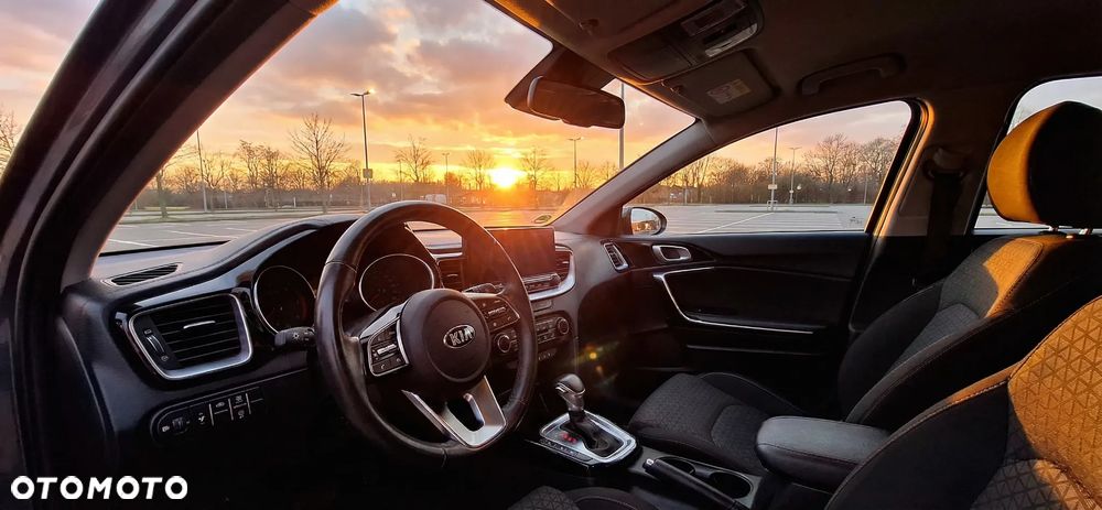 Kia Ceed 1.6 CRDi (48V Mild-Hybrid) DCT7 Platinum - 13