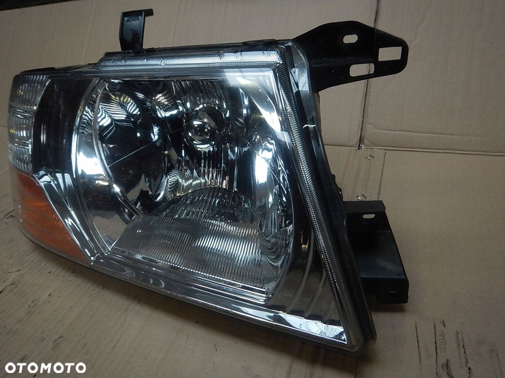 lampa prawa przednia przod mitsubishi pajero iii europa - 4