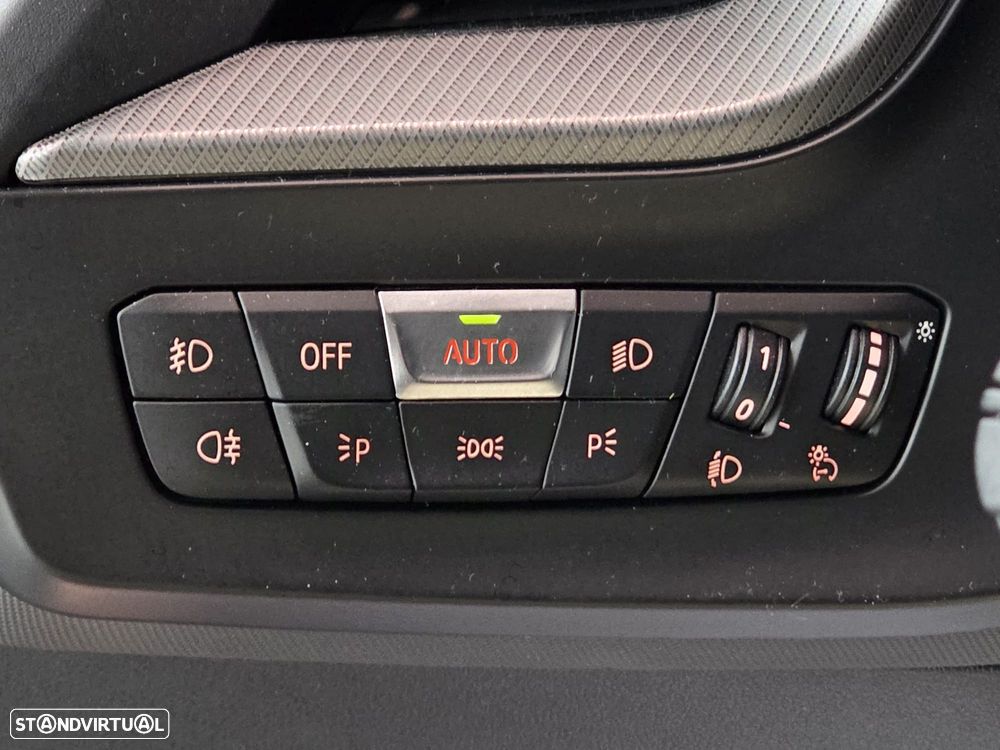 BMW 116 d Pack Desportivo M Auto - 13