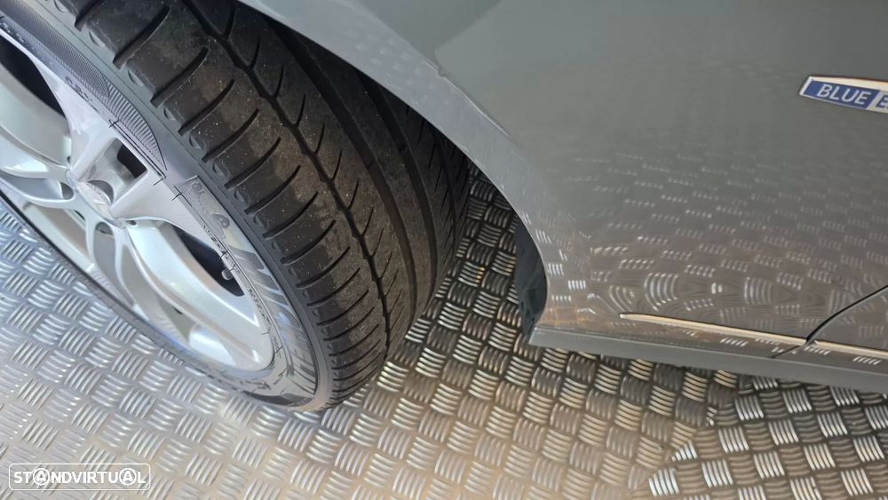 Mercedes-Benz E 250 CDi Avantgarde BlueEfficiency Auto. - 31