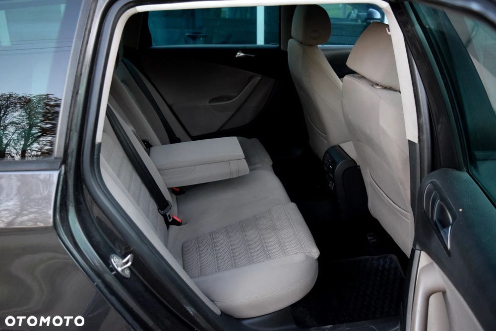 Volkswagen Passat 2.0 TDI DPF Highline - 8