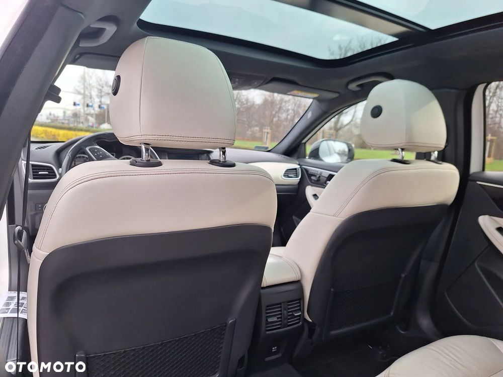 Infiniti Q30 1.6t Premium 7DCT - 23