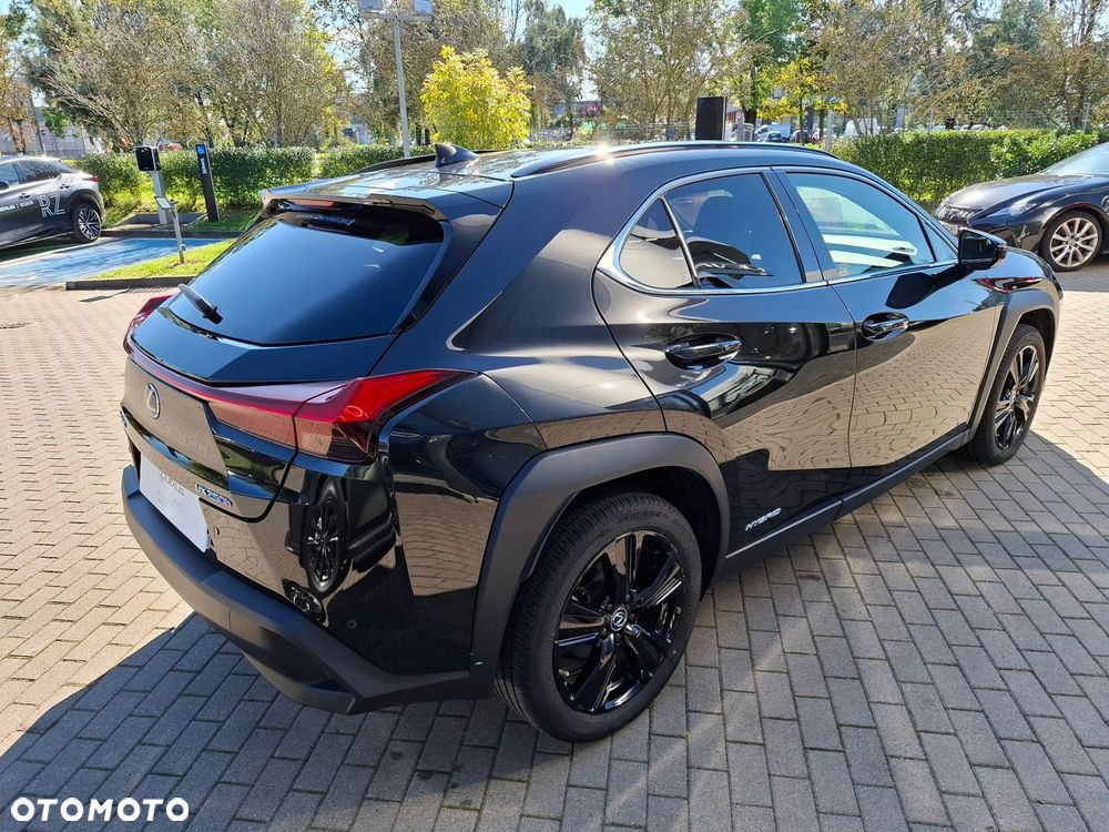 Lexus UX - 5