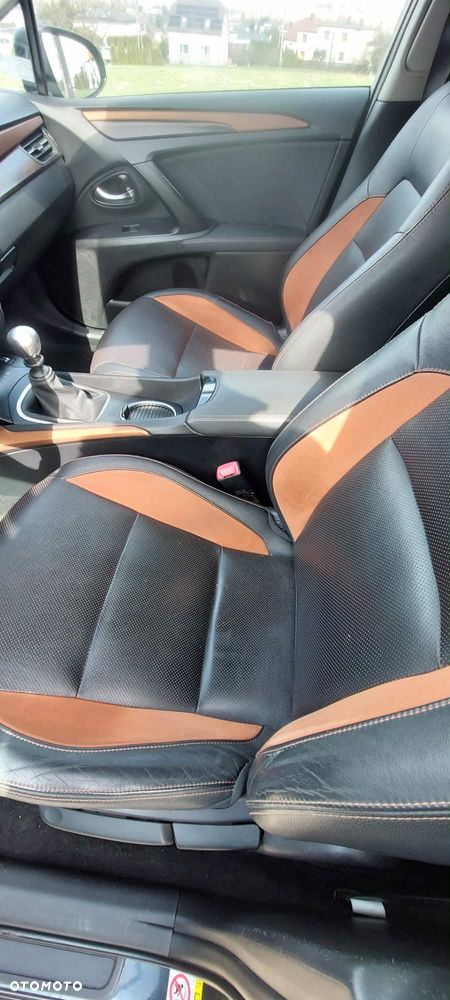 Toyota Avensis 2.0 D-4D Premium - 4