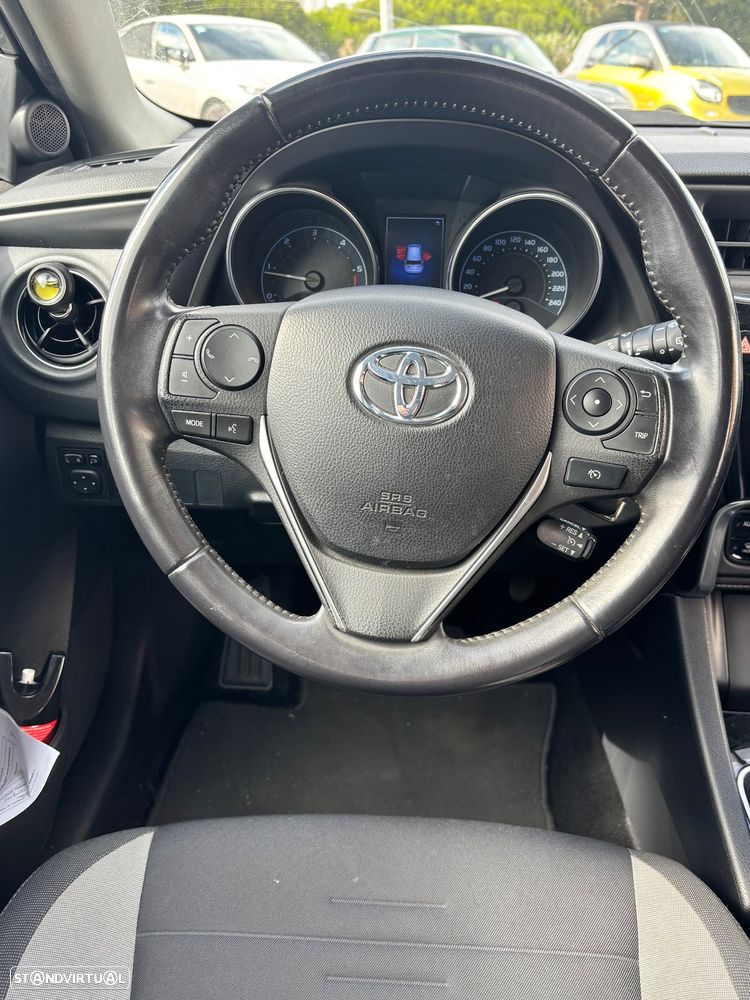 Toyota Auris 1.4 D-4D Comfort - 22