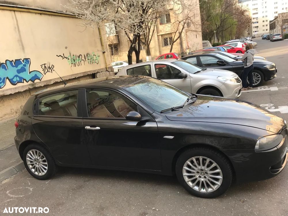 Alfa Romeo 147 1.9 JTD 16V M-Jet Distinctive - 7