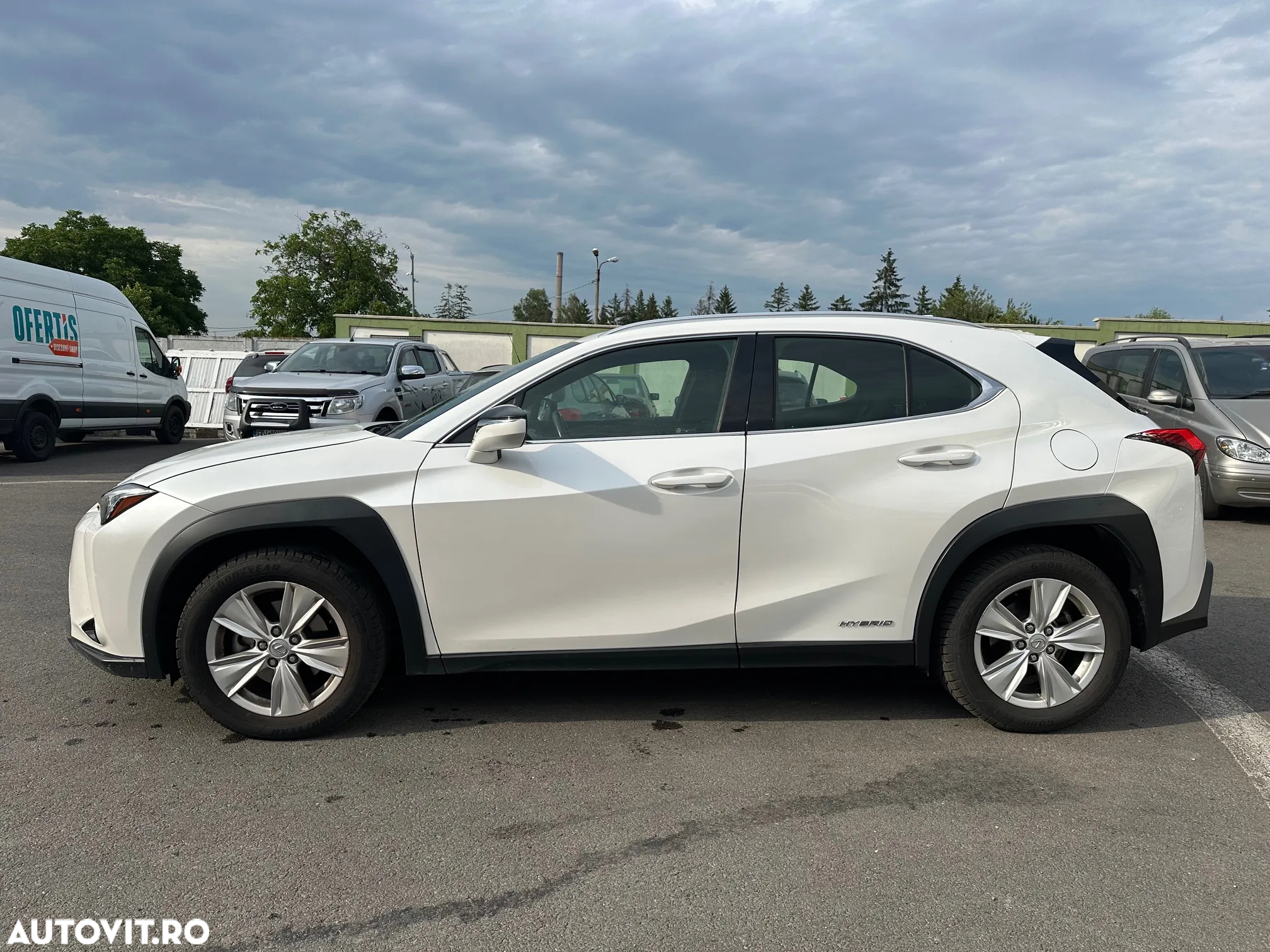 Lexus UX 250h Business Edition - 11