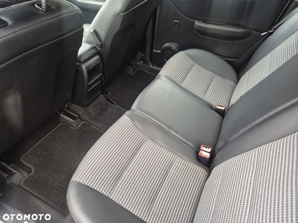 Mercedes-Benz Klasa B 180 BlueEFFICIENCY SPORT EDITION - 18