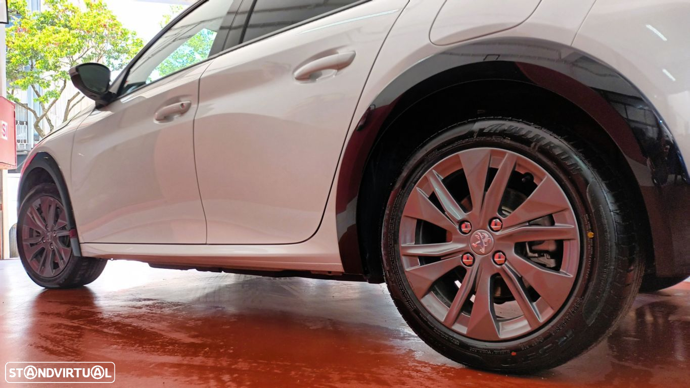Peugeot e-208 Allure Pack - 17