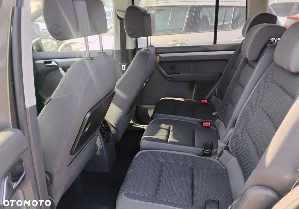 Volkswagen Touran - 11