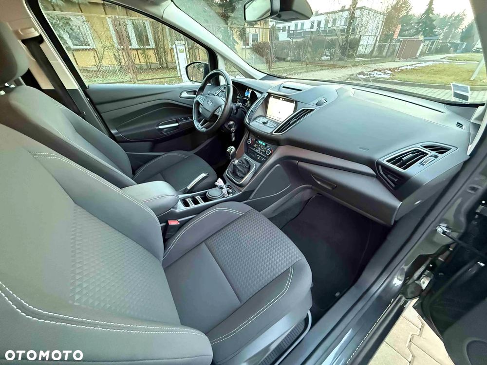 Ford Grand C-MAX - 22