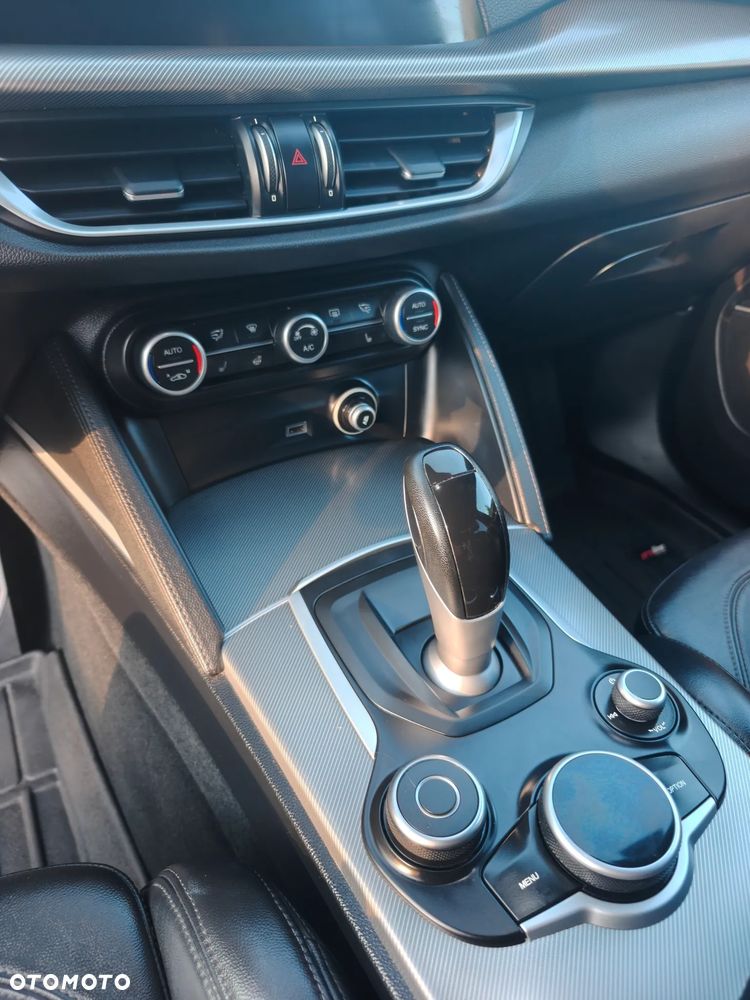 Alfa Romeo Stelvio - 14