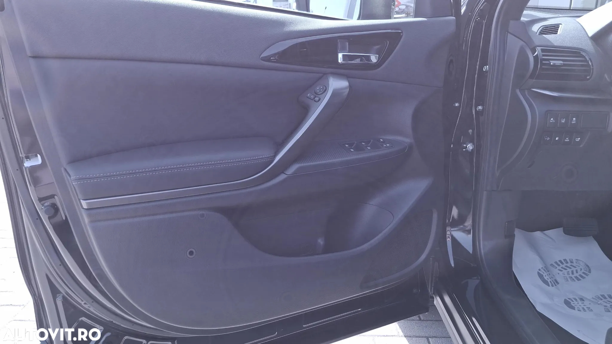 Mitsubishi Eclipse-Cross PHEV Intense+ Black - 10