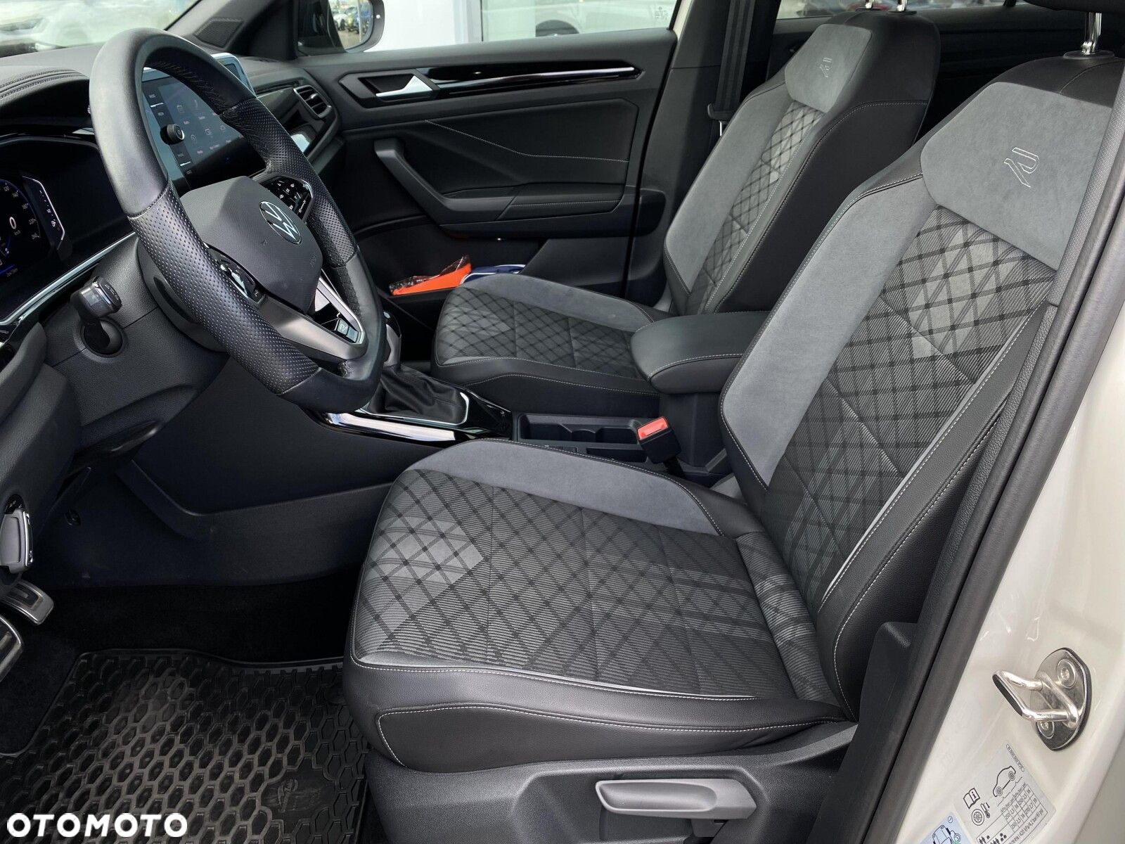 Volkswagen T-Roc 1.5 TSI R-Line DSG - 11
