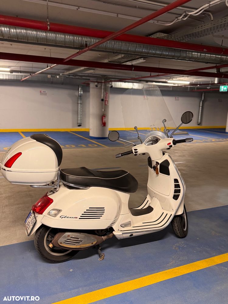 Vespa GTS 300 IE - 23