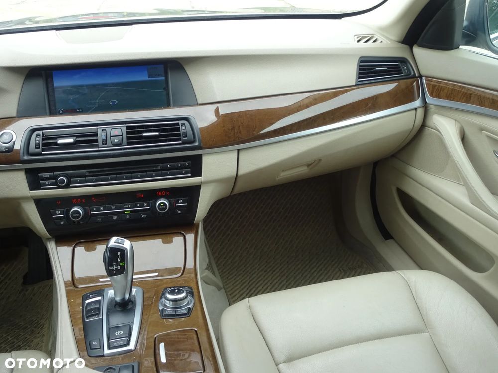 BMW Seria 5 520d - 25