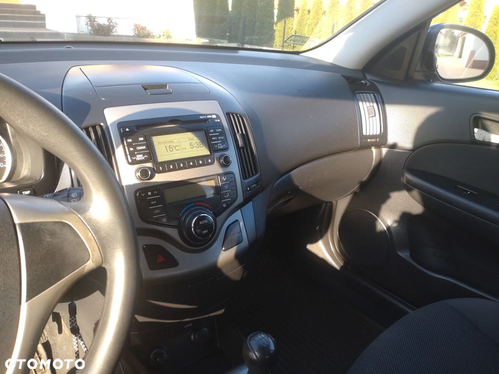 Hyundai i30 1.6 Classic + World Cup - 8