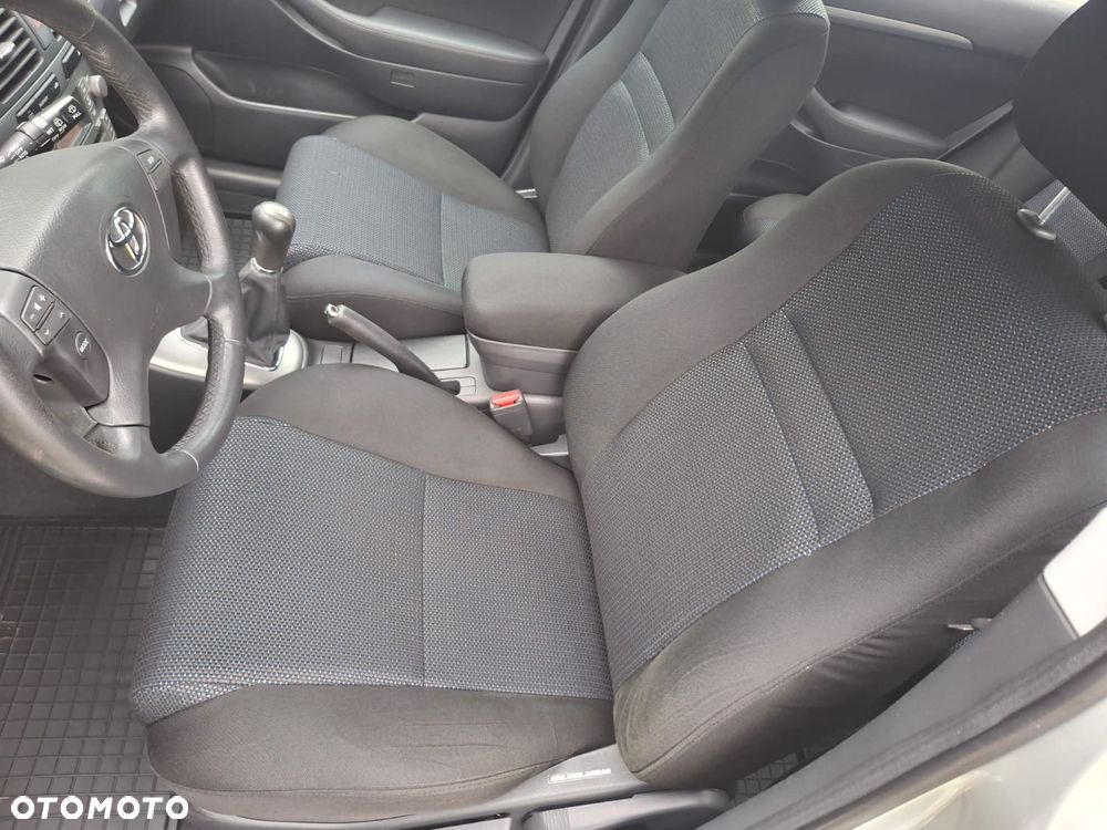 Toyota Avensis 1.8 VVT-i Executive - 19